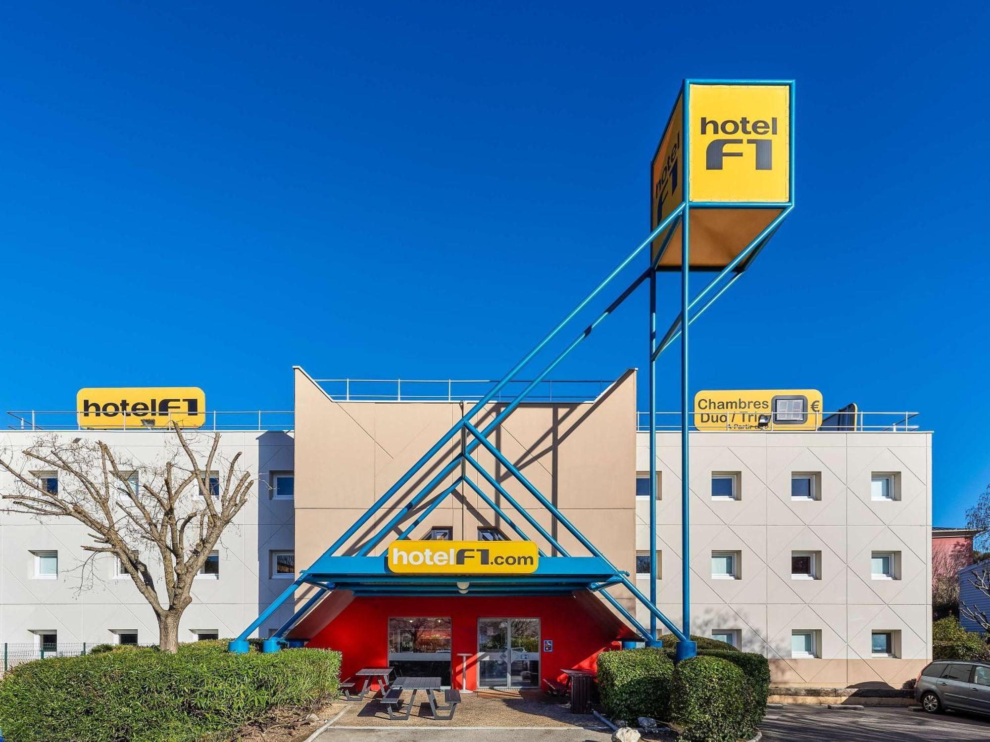 Hotelf1 Moret Fontainebleau Exterior photo